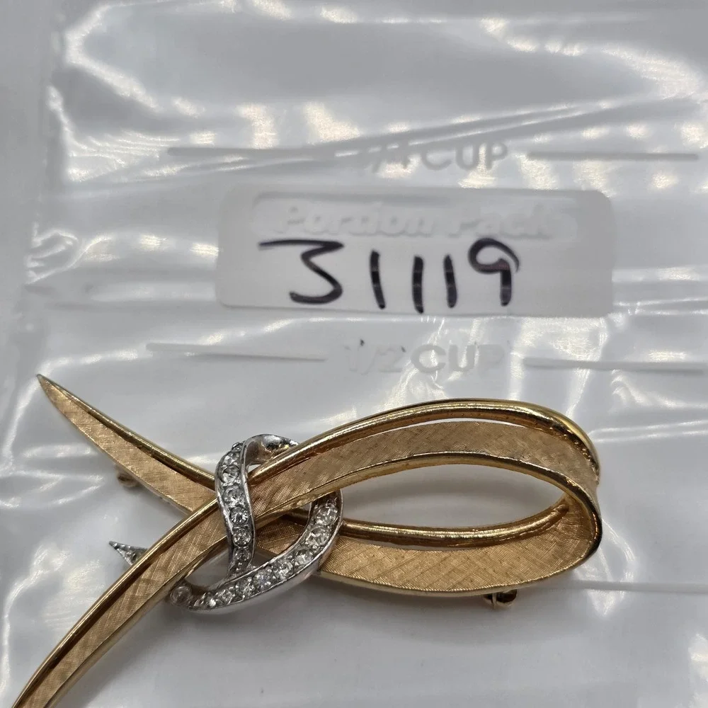 Vintage Boucher 9607 Gold Silver Tone Rhinestone Abstract Ribbon Bow Brooch Pin